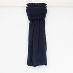 Pashmina blu in 100% cashmere Made in Italy, tessitura a jersey, leggera e vaporosa, perfetta come sciarpa o stola per tutte le stagioni.