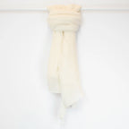 Pashmina panna in 100% cashmere Made in Italy, tessitura a jersey, leggera e vaporosa, perfetta come sciarpa o stola per tutte le stagioni.