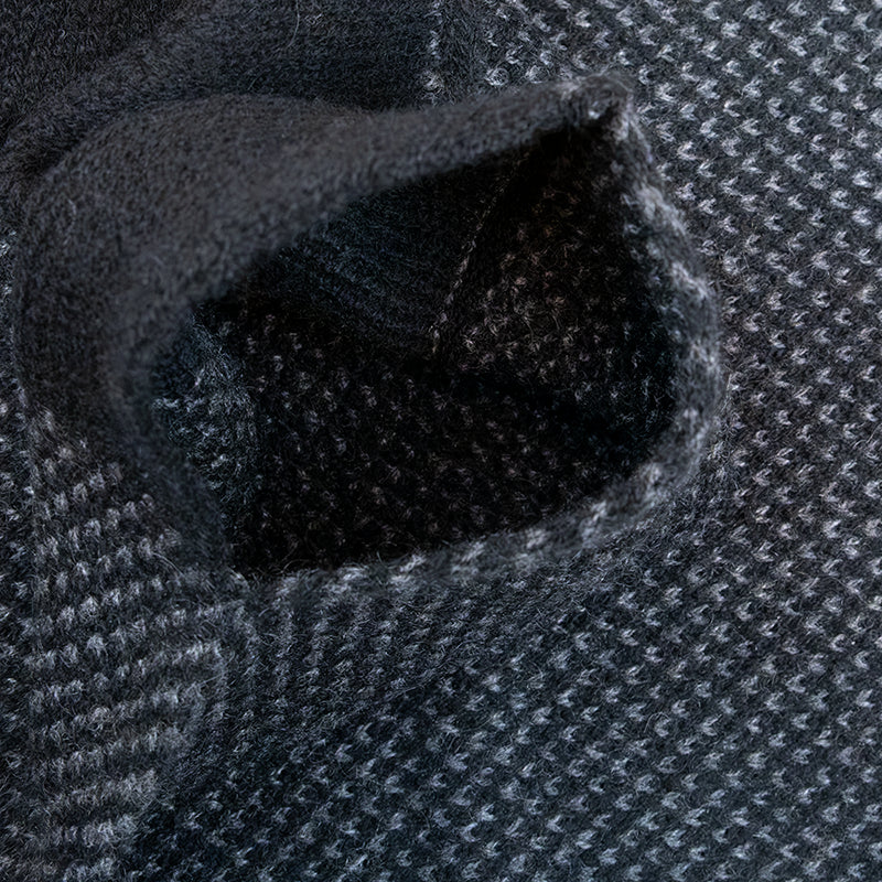 Sciarpa scaldacollo con asola in 100% Cashmere, con pattern virgola grigio. Morbida, versatile e facile da indossare.