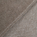 Sciarpa scaldacollo con asola in 100% Cashmere, con pattern virgola beige. Morbida, versatile e facile da indossare.