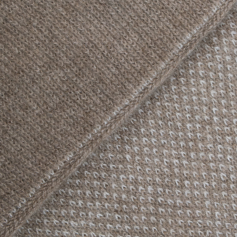 Sciarpa scaldacollo con asola in 100% Cashmere, con pattern virgola beige. Morbida, versatile e facile da indossare.