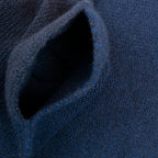 Sciarpa scaldacollo con asola in 100% Cashmere, con pattern virgola blu. Morbida, versatile e facile da indossare.