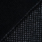 Sciarpa scaldacollo con asola in 100% Cashmere, con pattern virgola nero e grigio. Morbida, versatile e facile da indossare.