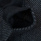 Sciarpa scaldacollo con asola in 100% Cashmere, con pattern virgola nero e grigio. Morbida, versatile e facile da indossare.
