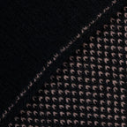 Sciarpa scaldacollo con asola in 100% Cashmere, con pattern virgola nero e panera. Morbida, versatile e facile da indossare.