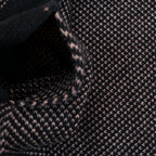 Sciarpa scaldacollo con asola in 100% Cashmere, con pattern virgola nero e panera. Morbida, versatile e facile da indossare.
