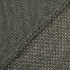 Sciarpa scaldacollo con asola in 100% Cashmere, con pattern virgola verde militare e beige. Morbida, versatile e facile da indossare.