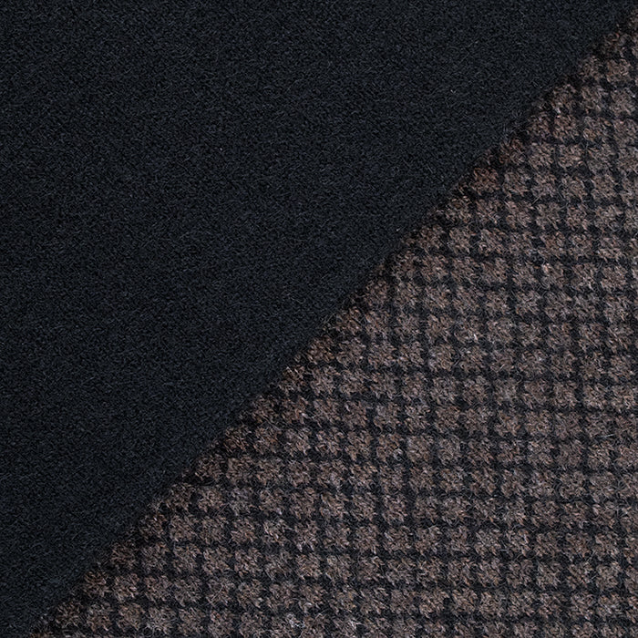 Sciarpa scaldacollo Jacquard double-face nero e marrone con asola in 100% Cashmere beige. Morbida, versatile e facile da indossare.