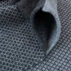 Sciarpa scaldacollo Jacquard double-face grigio con asola in 100% Cashmere beige. Morbida, versatile e facile da indossare.