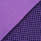 Sciarpa scaldacollo Jacquard double-face viola con asola in 100% Cashmere beige. Morbida, versatile e facile da indossare.