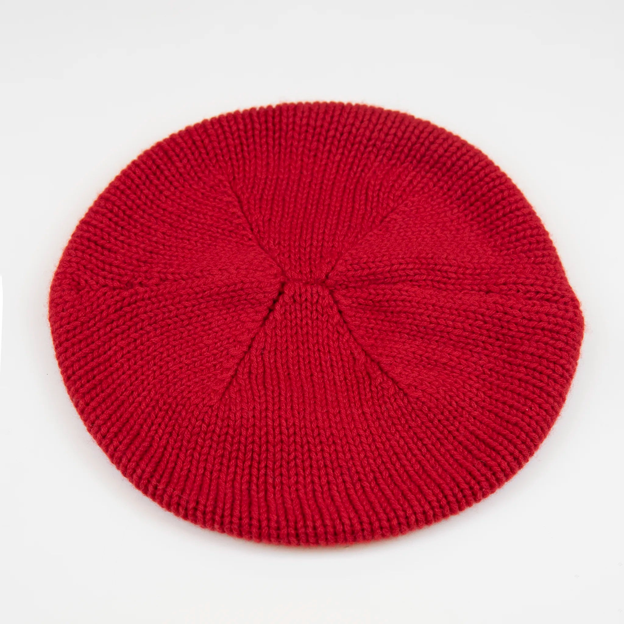 Basco pesante in 100% Cashmere rosso, Made in Italy, versatile con tre vestibilità: basco francese, cuffia e berretto. Manifattura pregiata a trama grossa, che offre elasticità e morbidezza.