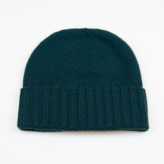 Cuffia in 100% cashmere, made in Italy, modello classico verde in maglia rasata, morbido e confortevole, ideale per ogni occasione.