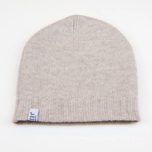 Cuffia doubleface beige e marrone in 100% Cashmere, Made in Italy. Pratica e versatile, può essere indossata con o senza risvolto. Trama rasata e pregiata manifattura per una vestibilità confortevole e di qualità.