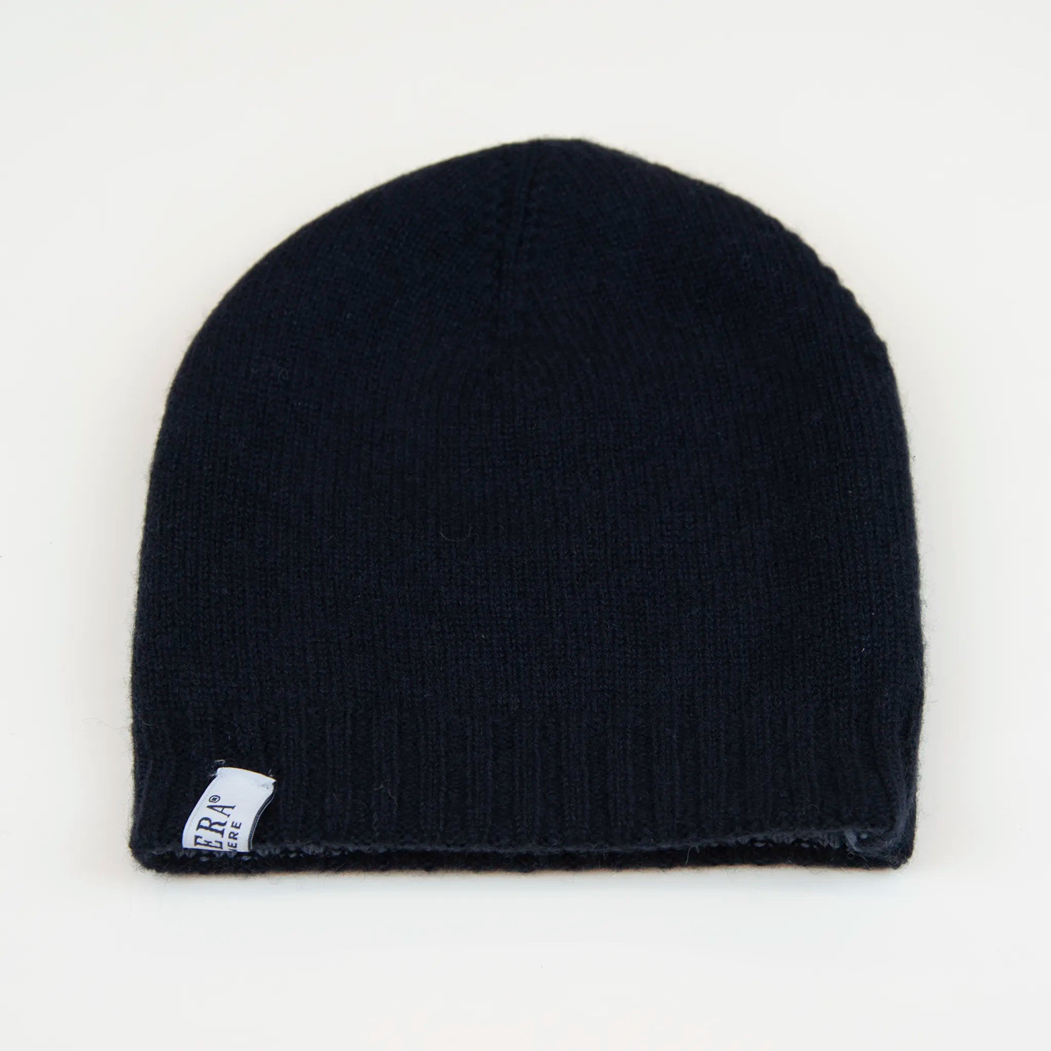 Cuffia doubleface celeste e blu in 100% Cashmere, Made in Italy. Pratica e versatile, può essere indossata con o senza risvolto. Trama rasata e pregiata manifattura per una vestibilità confortevole e di qualità.