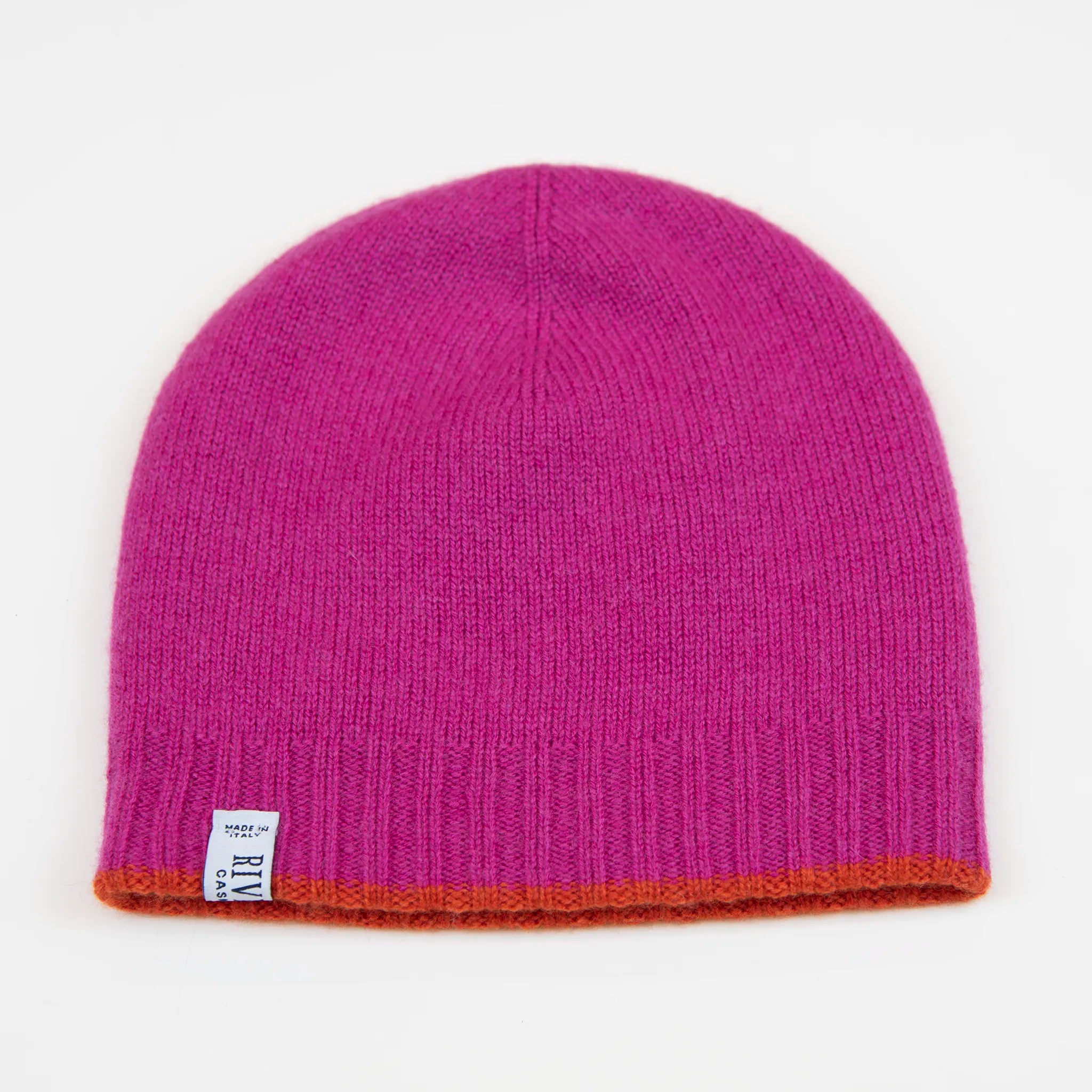 Cuffia doubleface fucsia e arancio in 100% Cashmere, Made in Italy. Pratica e versatile, può essere indossata con o senza risvolto. Trama rasata e pregiata manifattura per una vestibilità confortevole e di qualità.
