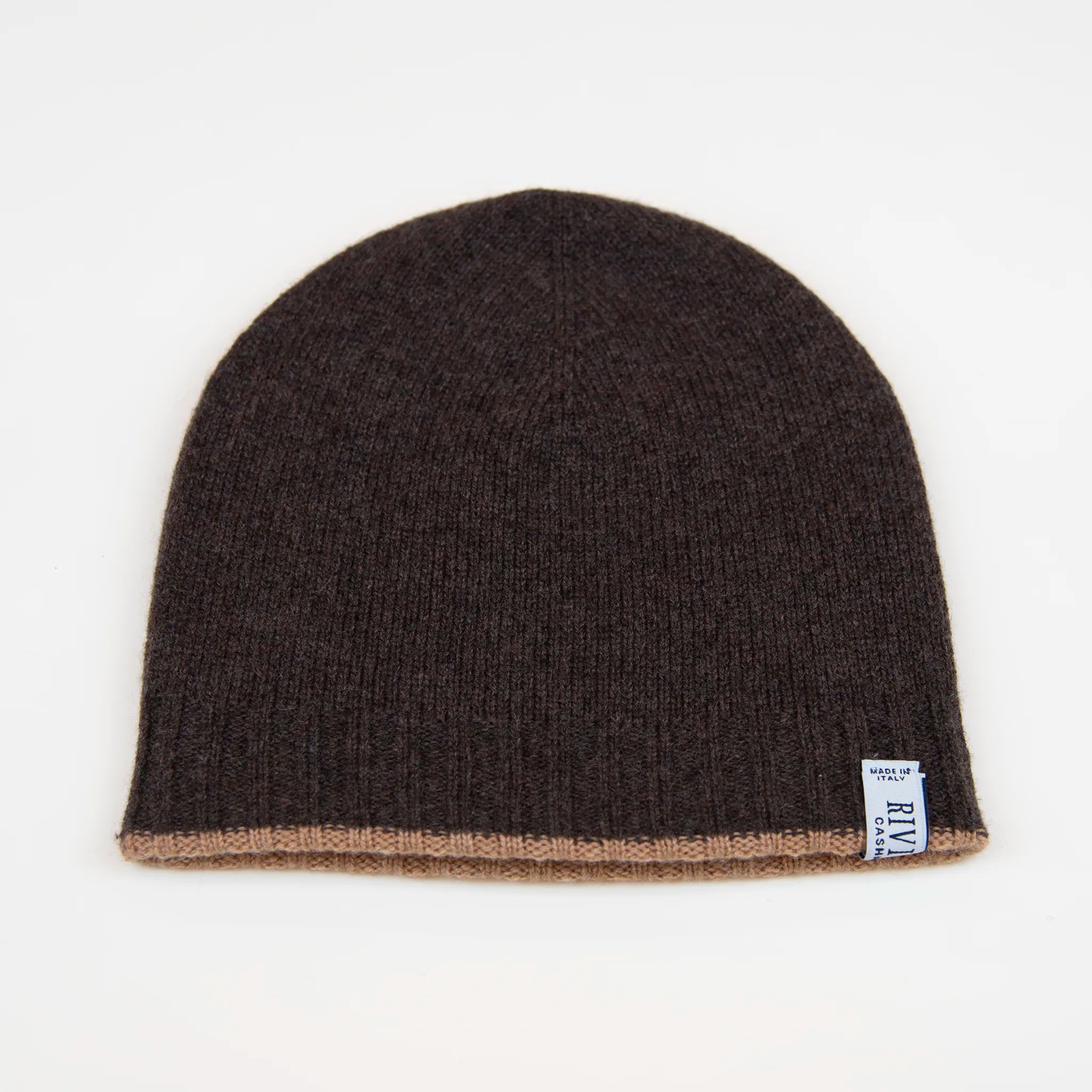 Cuffia doubleface marrone e beige in 100% Cashmere, Made in Italy. Pratica e versatile, può essere indossata con o senza risvolto. Trama rasata e pregiata manifattura per una vestibilità confortevole e di qualità.