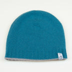 Cuffia doubleface celeste e grigio in 100% Cashmere, Made in Italy. Pratica e versatile, può essere indossata con o senza risvolto. Trama rasata e pregiata manifattura per una vestibilità confortevole e di qualità.