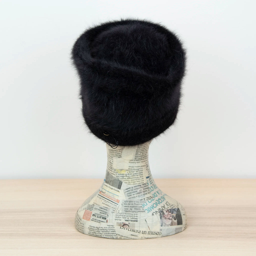Cuffia in angora nera confortevole e soffice, di pregiata manifattura Italiana.