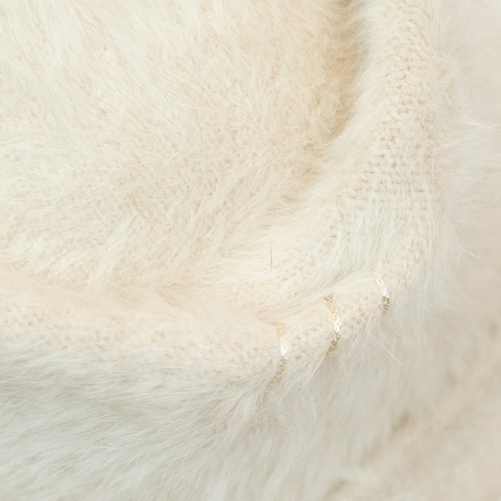 Cuffia in angora panna confortevole e soffice, di pregiata manifattura Italiana.
