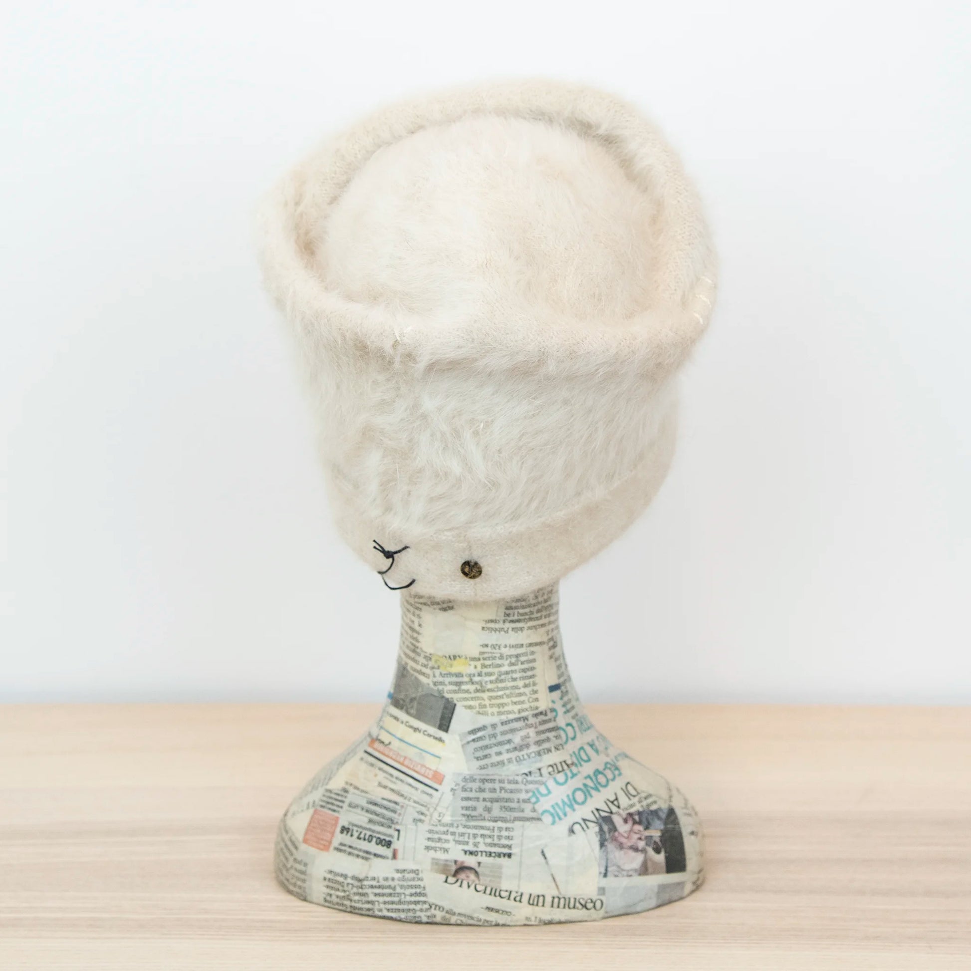 Cuffia in angora panna confortevole e soffice, di pregiata manifattura Italiana.