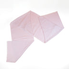 Pashmina in 100% cashmere rosa a tessitura twill, pregiata manifattura Made in Italy, sottile ed elegante adatta a ogni stagione.