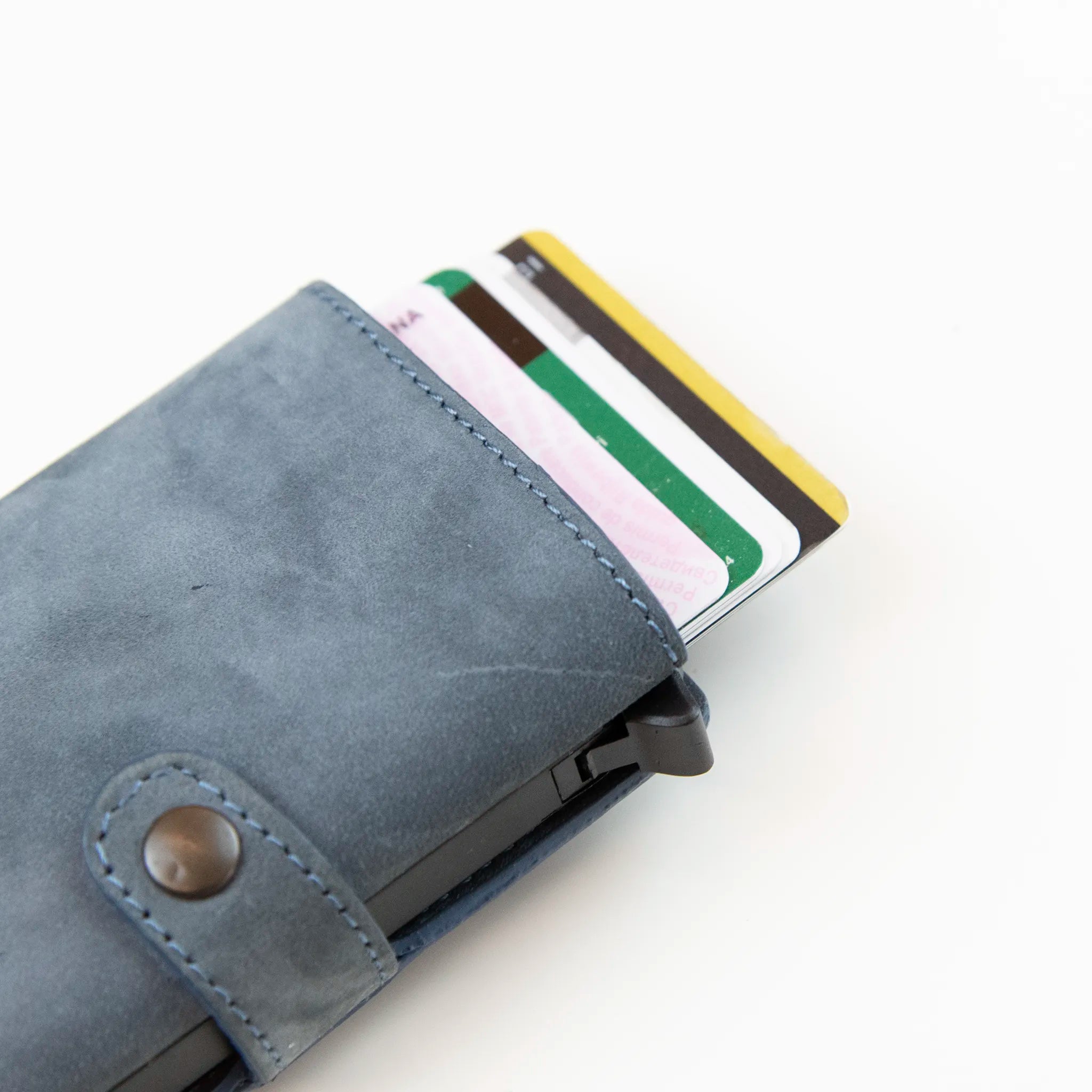 Portafoglio compatto in pelle blu Made in Italy, artigianale, con scomparto carte automatico, molla porta banconote e porta monete.