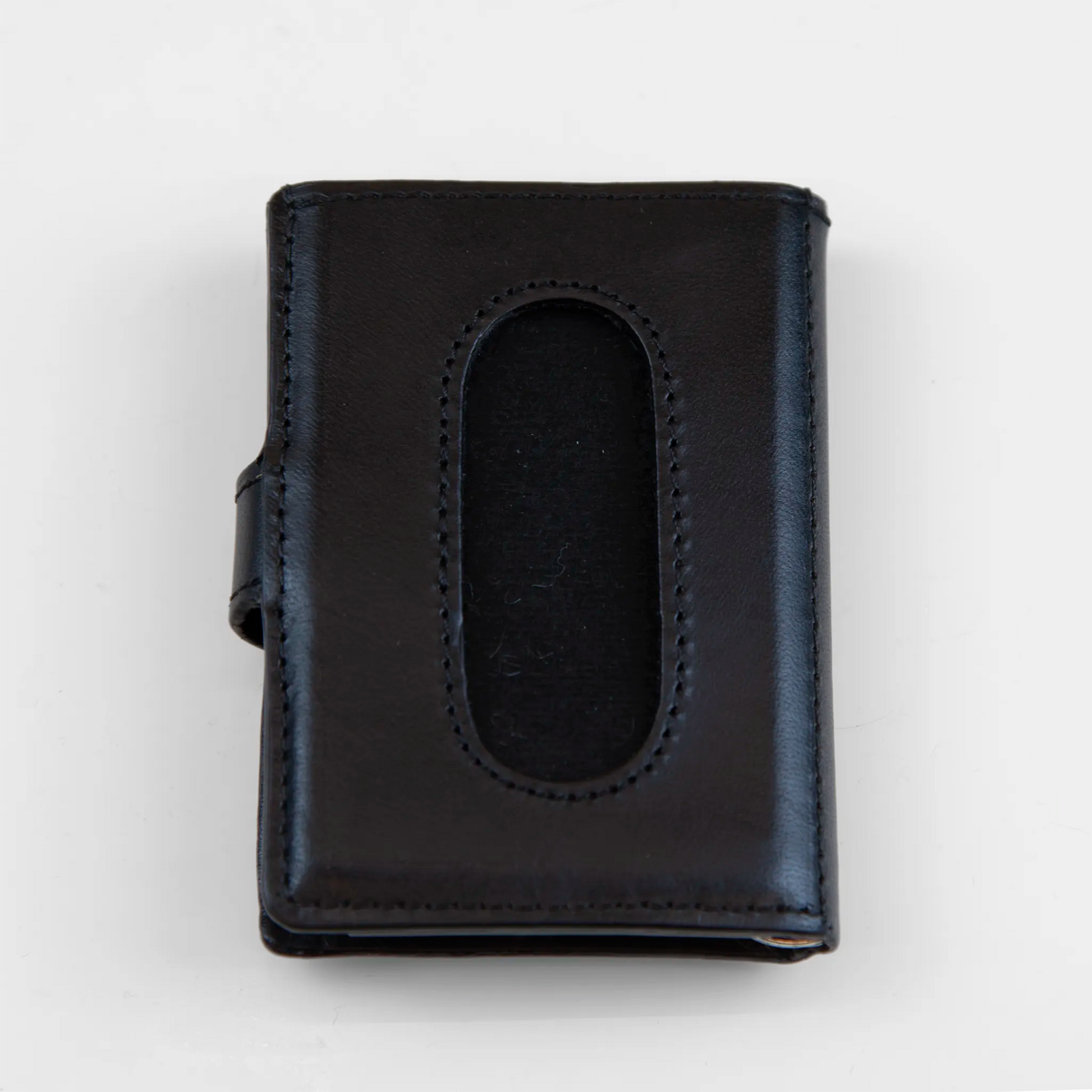 Portafoglio compatto in pelle nero, Made in Italy, artigianale, con due scomparti scorrevoli per 5/6 carte ciascuno, molla porta banconote e scomparto per monete.