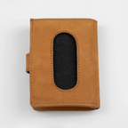 Portafoglio compatto in pelle beige Made in Italy, artigianale, con due scomparti scorrevoli per 5/6 carte ciascuno, molla porta banconote e scomparto per monete.