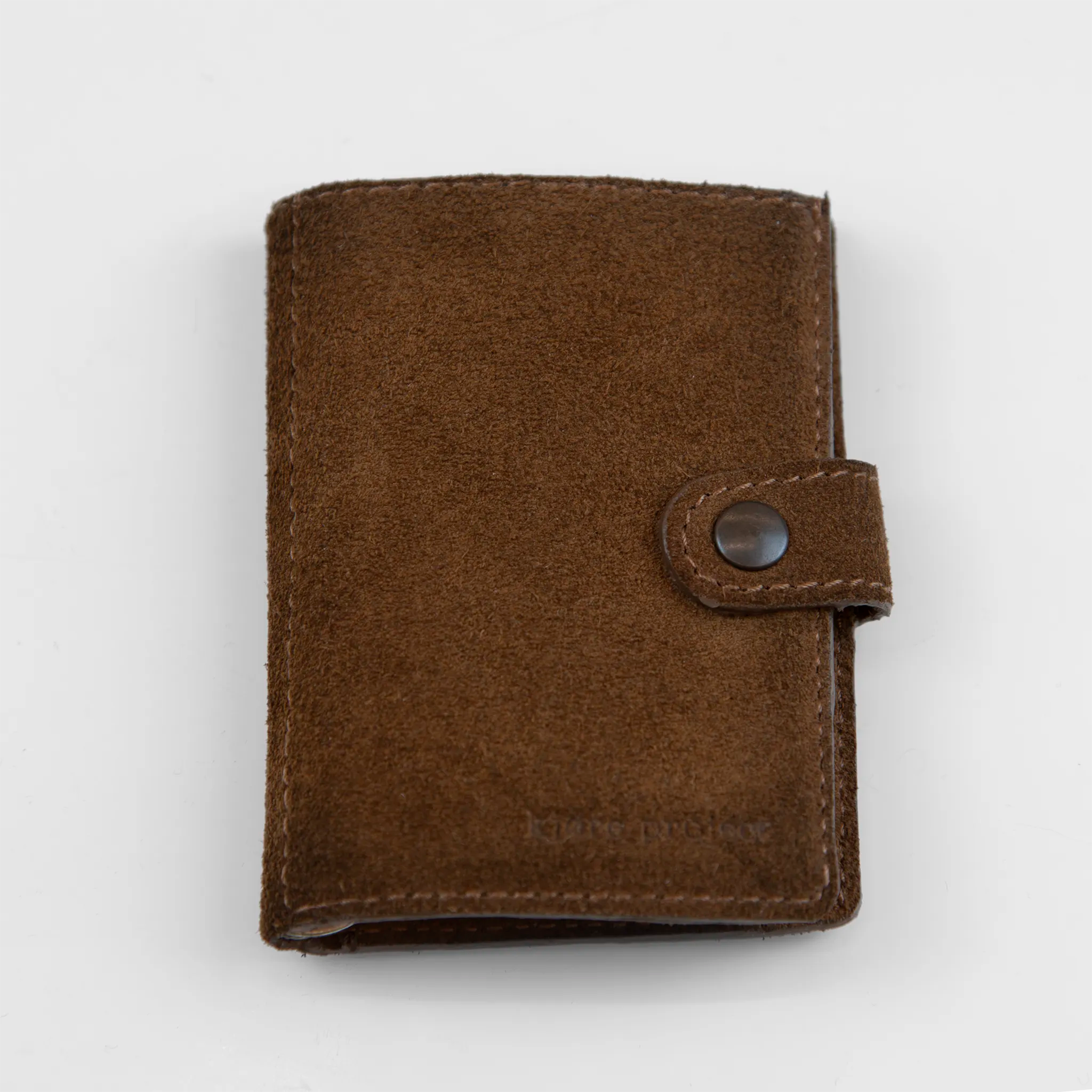 Portafoglio compatto in pelle marrone Made in Italy, artigianale, con due scomparti scorrevoli per 5/6 carte ciascuno, molla porta banconote e scomparto per monete.