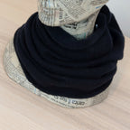 Collo in 100% cashmere blu, versatile, utilizzabile come scaldacollo, fascia per capelli, passamontagna o cappello con sbuffo, Made in Italy, morbido e caldo.