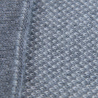 Sciarpa scaldacollo con asola in 100% Cashmere, con pattern grigio. Morbida, versatile e facile da indossare.